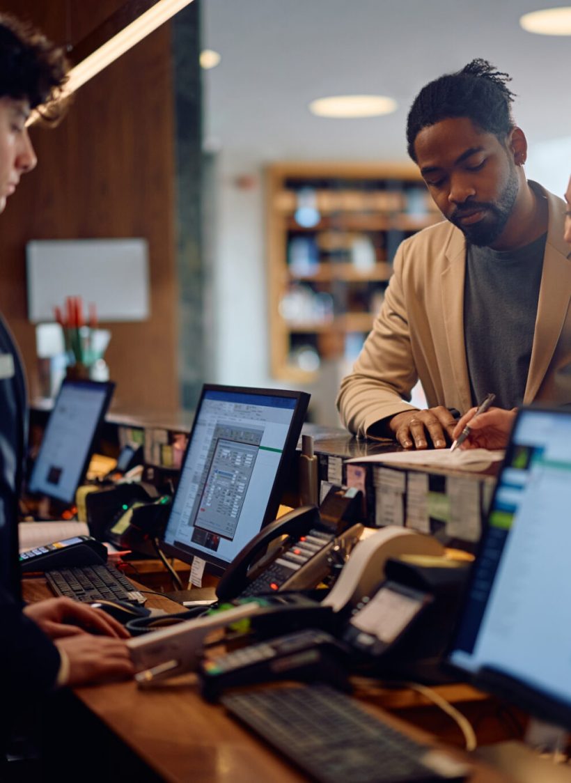 imageye___-_imgi_46_multiracial-couple-signing-documents-while-checkin-2024-12-13-17-10-26-utc-2048x1365